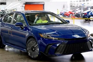 Toyota Camry 2025 phiên bản hybrid bắt đầu được sản xuất với giá 710 triệu đồng