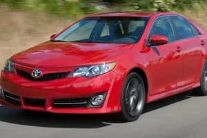 Các nhà sản xuất ô tô đấu tranh vì sự tồn tại của động cơ đốt trong