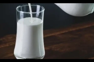 Uống quá nhiều sữa, chuyện gì sẽ xảy ra với sức khỏe?