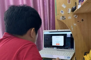 Mẹo giúp bảo vệ mắt khi sử dụng thiết bị điện tử bị điện tử kéo dài