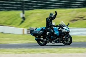 Kawasaki giới thiệu xe máy chạy bằng hydro mới