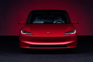 Tesla triệu hồi 1,85 triệu ô tô điện vì nắp capo của xe chưa được đóng chặt