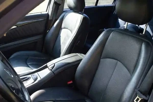 Cách giảm đau lưng khi lái xe đi chơi xa trong mùa du lịch lễ