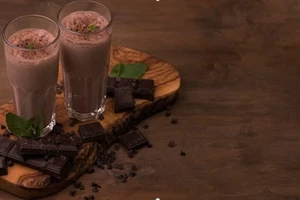 Sữa sô cô la có thể thay thế đồ uống thể thao sau khi tập thể dục không?