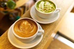 Uống cà phê hay matcha, loại nào tốt hơn cho sức khỏe?
