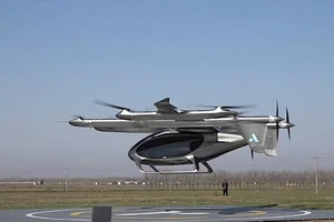 Taxi bay điện sang trọng lần đầu cất cánh tại Nhật Bản