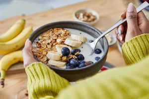 Ăn những loại thực phẩm này có thể giúp bạn ngủ ngon hơn