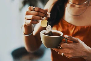 10 lợi ích sức khỏe của việc uống trà đen