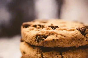 Tránh xa 6 loại thực phẩm này sau 6 giờ tối để không bị béo bụng