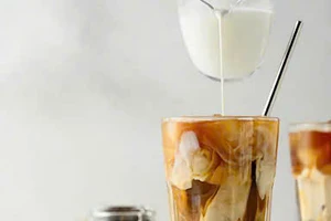 5 thức uống phổ biến có thể gây mất nước vào mùa hè nóng