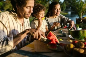 4 nhóm chất và thực phẩm cần thiết cho xương chắc khỏe