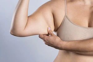 Đánh tan mỡ thừa, săn chắc cánh tay tuổi trung niên với bài tập sau đây