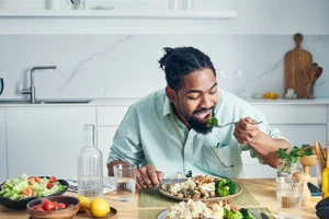 Đàn ông nên ăn bao nhiêu protein mỗi ngày để duy trì cơ bắp săn chắc?