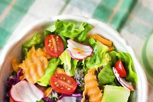 5 lợi ích bất ngờ cho sức khỏe khi ăn salad trước bữa chính