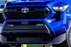 Lỗi phần mềm camera lùi buộc Toyota triệu hồi gần 400.000 xe