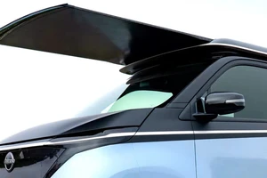 Xe điện Nissan tự sạc ngoài nắng, mỗi năm chạy thêm 3.000 km