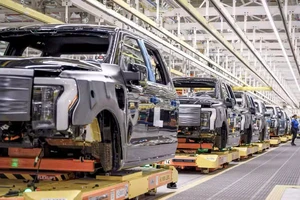 Ford tạm dừng sản xuất xe bán tải điện f-150 lightning sau sự cố cháy nhà máy cung ứng nhôm