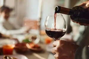 Vì sao rượu vang nhanh hỏng sau khi mở và 5 cách làm chậm quá trình oxy hóa