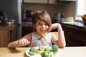 5 sai lầm chế độ ăn phổ biến ảnh hưởng hệ tiêu hóa của trẻ