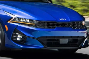 Kia triệu hồi 250.000 xe sedan vì bình xăng có thể tan chảy