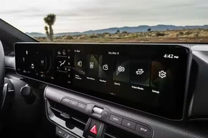 Không cần bỏ tiền tỉ, tài xế Việt vẫn được hưởng 10 tính năng xe sang này