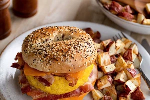 5 món ăn sáng quen thuộc nhưng là 'kẻ thù' của người cholesterol cao