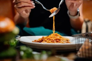 Thời điểm ăn tối lý tưởng giúp ổn định đường huyết