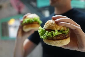 Ăn nhiều mà không lo béo nhờ 4 thói quen đơn giản này