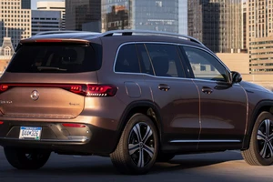 Mercedes-Benz cảnh báo chủ xe điện không sạc quá 80% để tránh cháy nổ