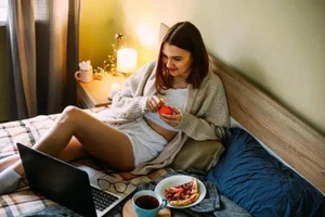 10 loại thực phẩm gây mất ngủ bạn nên tránh trước khi ngủ