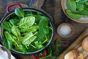 7 thực phẩm tốt nhất cho phụ nữ tuổi 50 giúp bảo vệ tim mạch và xương khớp