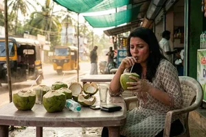 Uống quá nhiều nước dừa vào mùa hè có gây hại cho sức khỏe?