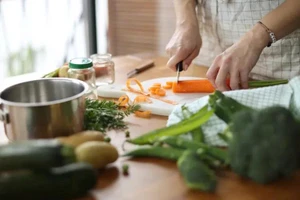 Nấu ăn tại nhà giúp giảm nguy cơ mất trí nhớ ở người già