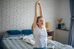 8 động tác giảm cứng khớp buổi sáng đơn giản và hiệu quả