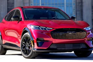 Toyota ngược dòng ngoạn mục giữa lúc thị trường xe điện Mỹ đang chạm đáy