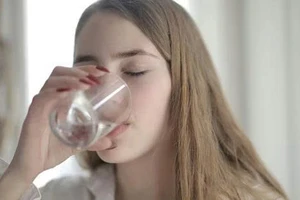 5 dấu hiệu mất nước cơ thể và cách phòng ngừa hiệu quả mùa nắng nóng