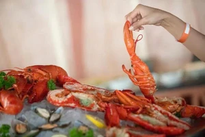 Lợi ích sức khỏe và những lưu ý quan trọng khi ăn tôm hùm thường xuyên