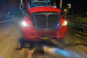 Hải Dương: Va chạm với xe container, 2 thanh niên tử vong