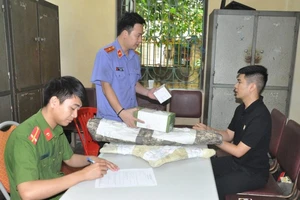 Khởi tố bị can tàng trữ, sử dụng trái phép 2 khẩu súng trường