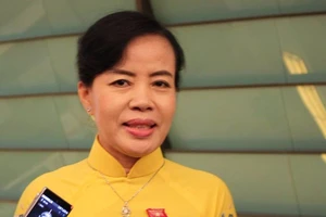 Bộ trưởng cũng mới, nên bauxite trả lời bằng văn bản