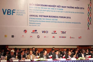 Thiếu minh bạch, phí ngoài luồng cao