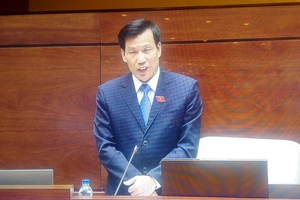 Quốc hội chưa chất vấn, Bộ trưởng đã xin nhận trách nhiệm