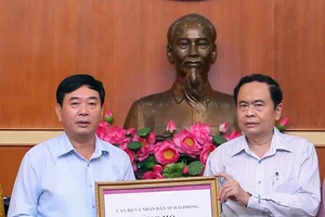 7,3 tỉ đồng giúp miền Trung vượt qua bão số 10