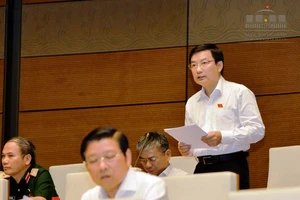 'Tán dương hay thương cảm ông Đoàn Ngọc Hải dẹp vỉa hè'