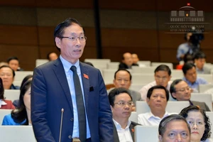 Cán bộ hải quan suy thoái, trách nhiệm bộ trưởng ở đâu?