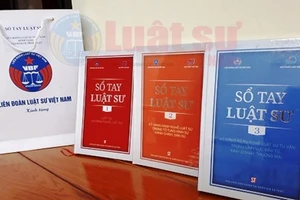 Luật sư 'rút ruột nhả tơ'