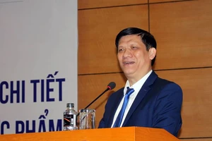 Chấm dứt '1 chiếc bánh sô-cô-la cõng 13 giấy phép'