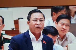 Đình chỉ 'nâng đỡ không trong sáng; 'thăng tiến thần tốc'