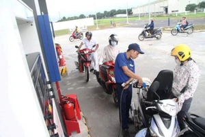 Liên tục sử dụng, quỹ bình ổn xăng dầu vẫn còn gần 4.000 tỉ