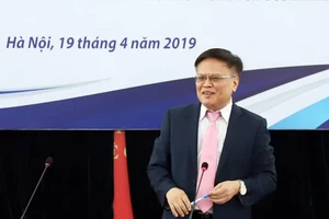 Cứ thấy nước ngoài khen Việt Nam “nhất thế giới” là buồn!